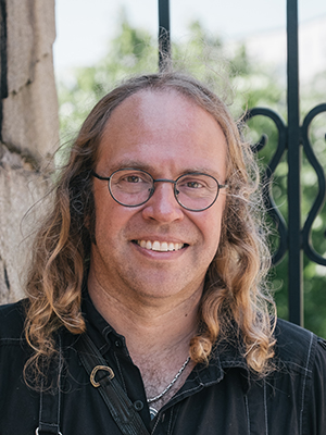 Portrait photo of Janne Wallenius