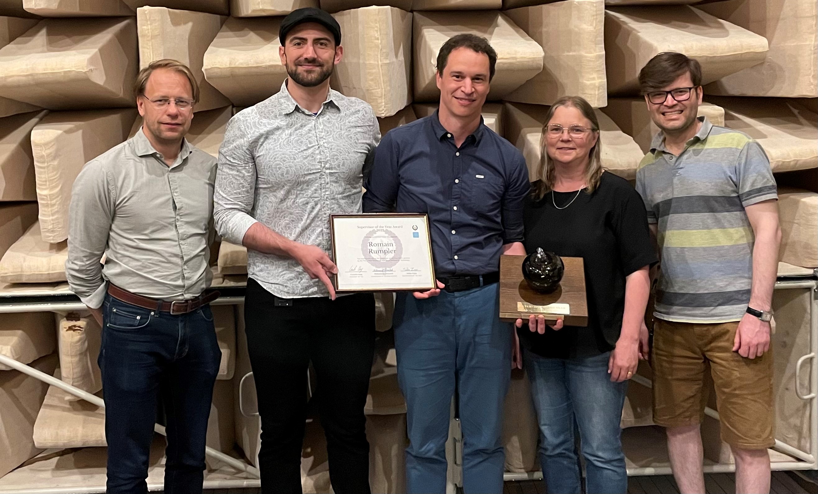  Left to right: Fredrik Lundell, head of Engineering Mechanics, Mohammad Abuasbeh, chairperson of TH