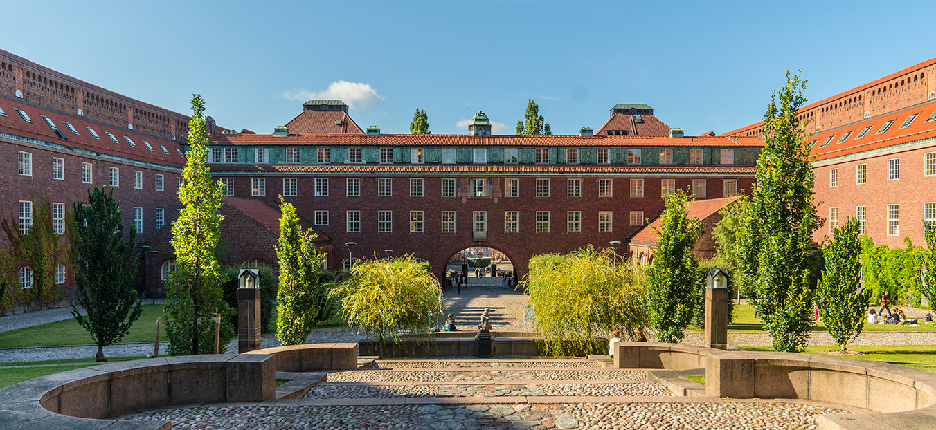 Huvudbyggnaden på KTH Campus Valhallavägen